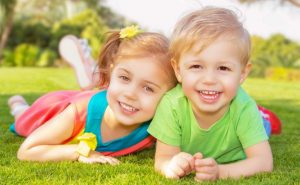 وابستگی کودک به اقوام